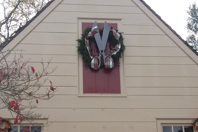 1 Hour Christmastide Walking Tour in Virginia Past and Present - What you get for $25