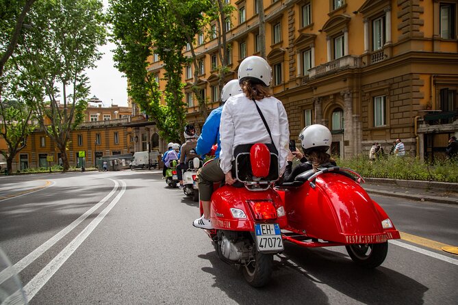 2h Xmas Lights Panoramic Vespa Sidecar Tour - The Spanish Steps after dark