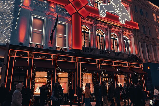 A Fairytale Christmas Day with Food and Christmas Concert - Trafalgar Square and an older Christmas decoration