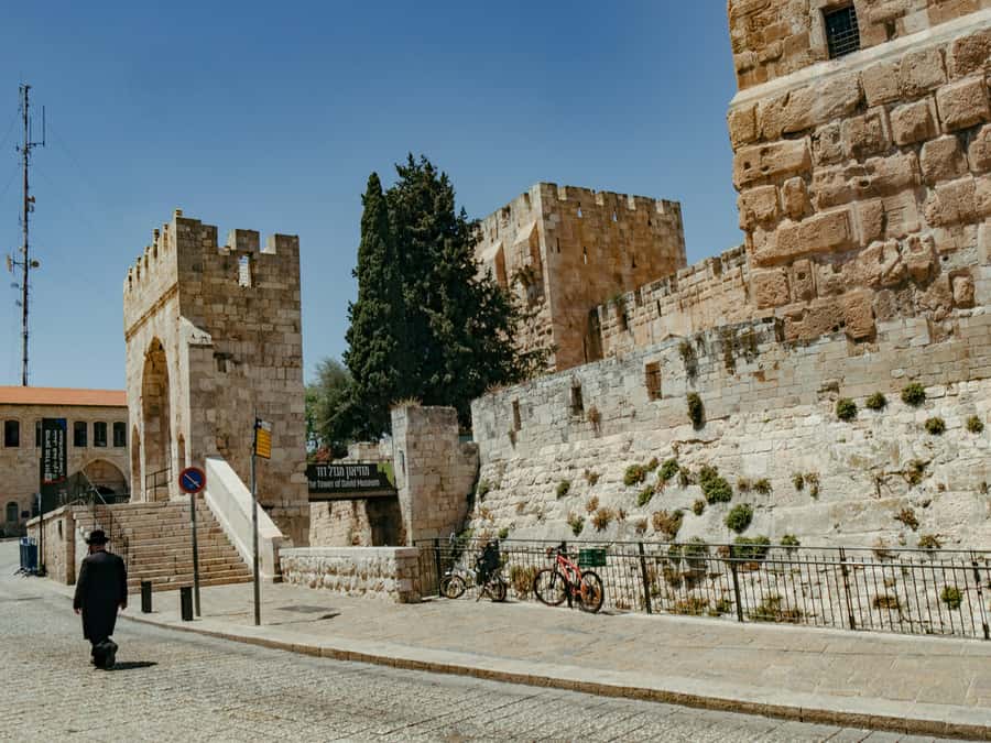 A Holy Christmas in Jerusalem & Bethlehem with Dinner - Christmas shops and the included dinner