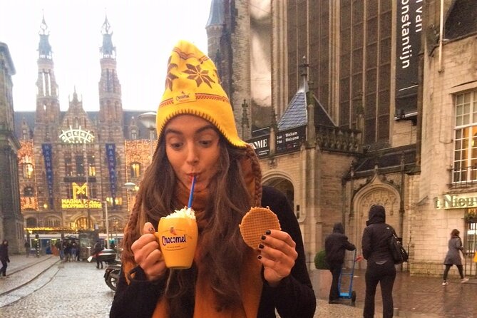 Amsterdam Christmas Walk with hot drink and Dutch treat - The Nine Streets bring the shopping and snack break