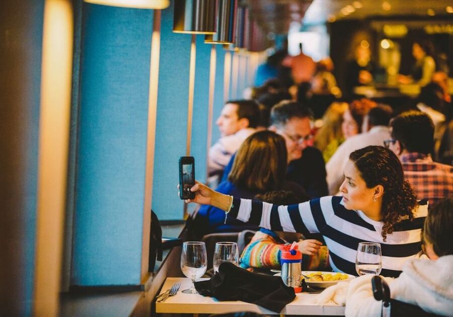 Baltimore: Christmas Day Gourmet Brunch or Dinner Cruise - A Christmas meal with Baltimore as the backdrop