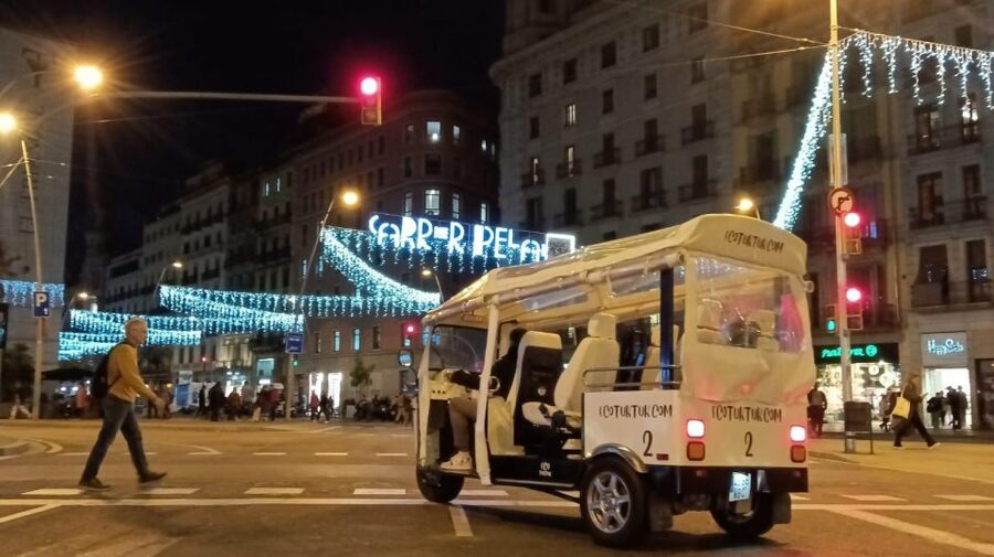 Barcelona: Private Christmas Lights Tour by Eco Tuk Tuk - Palau Robert and the central plazas