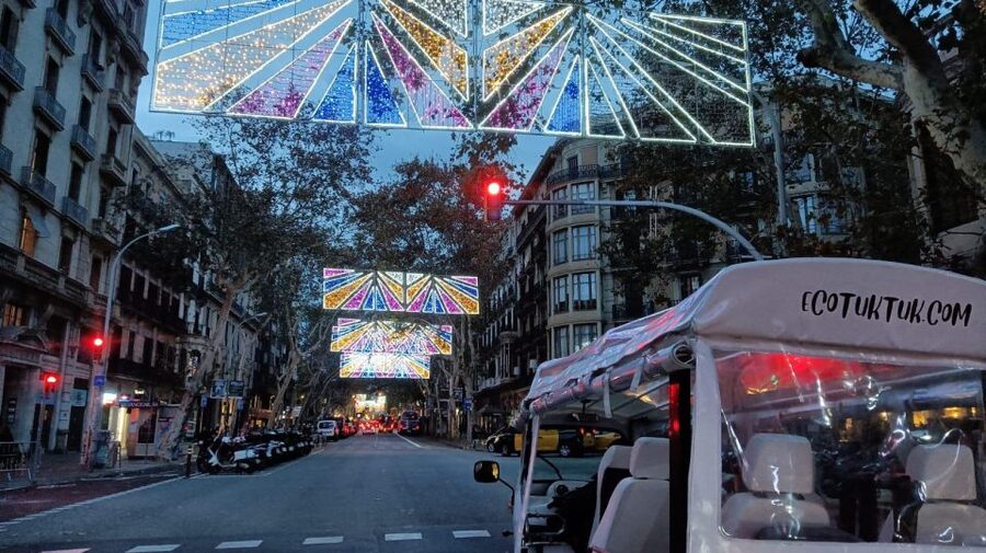 Barcelona: Private Christmas Lights Tour by Eco Tuk Tuk - How to make the most of the ride