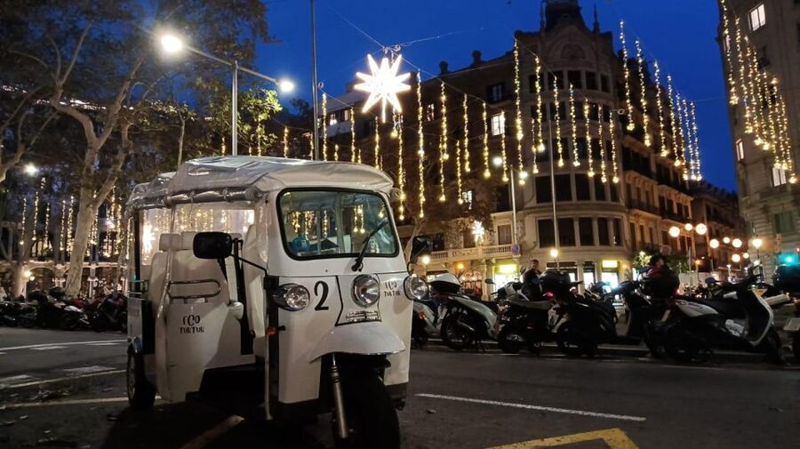 Barcelona: Private Christmas Lights Tour by Eco Tuk Tuk - Should you book the Barcelona Christmas Lights Tour?