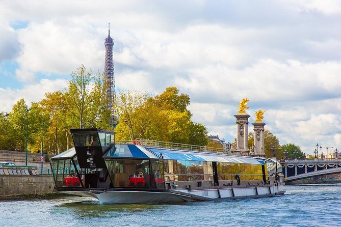 Bateaux Mouches Christmas Special Lunch Cruise in Paris - Key points before you book