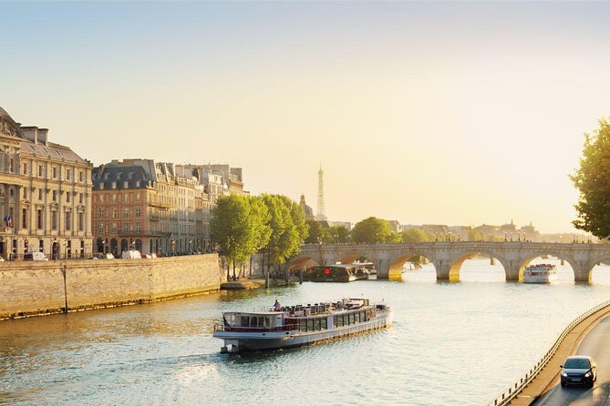 Bateaux Mouches New Year's Eve Special Dinner Cruise in Paris - A New Year’s Eve view of Paris from the Seine