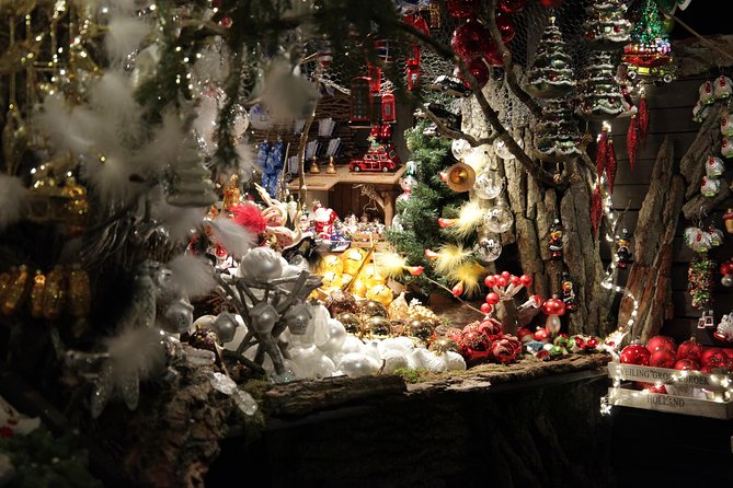 Berlin Christmas Markets Walking Tour - Humboldt Forum brings lights and a more modern market feel