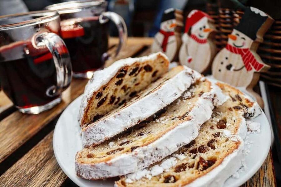 Berlin: Winter Spree Cruise with Mulled Wine and Christmas Stollen - Berlin’s winter sights from the Spree