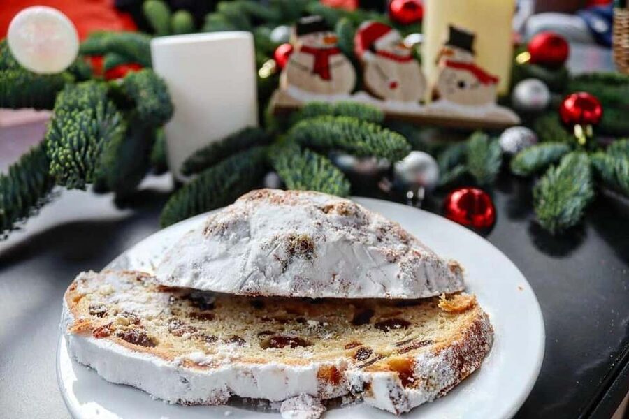 Berlin: Winter Spree Cruise with Mulled Wine and Christmas Stollen - Central Station and Friedrichstrasse