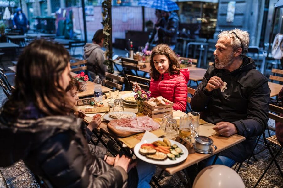 Bologna: 2-Hour Private Local's Christmas - Food advice without a built-in meal