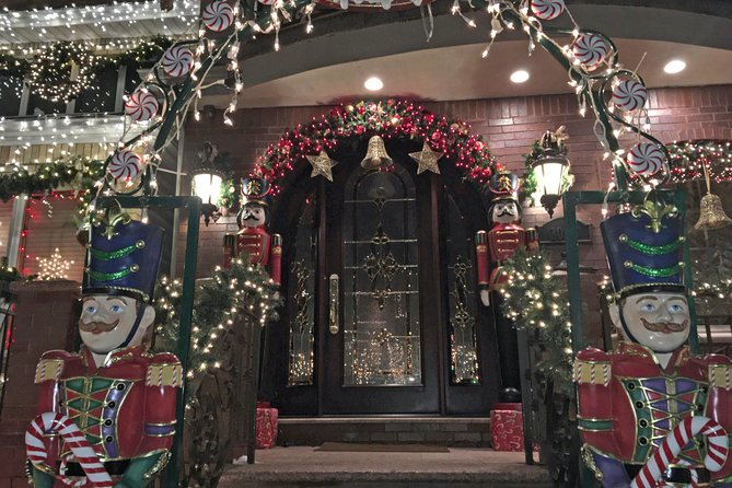 Brooklyn Christmas Lights Walking Tour at Dyker Heights - What makes the houses memorable