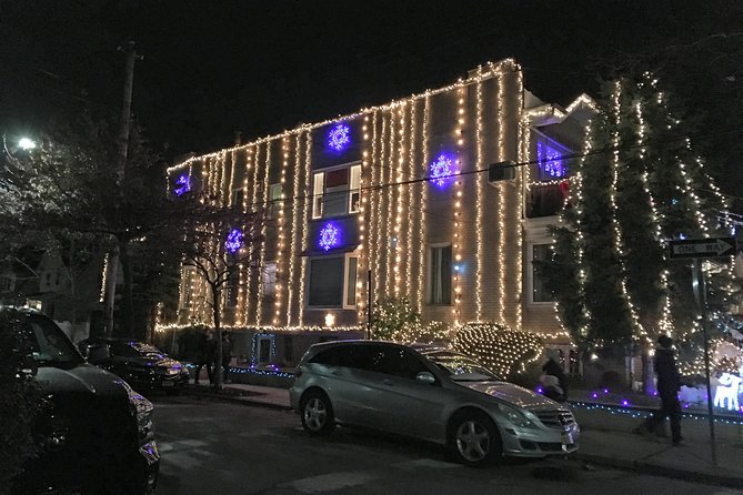 Brooklyn Christmas Lights Walking Tour at Dyker Heights - Cold weather, shoes, and the missing bathroom stop