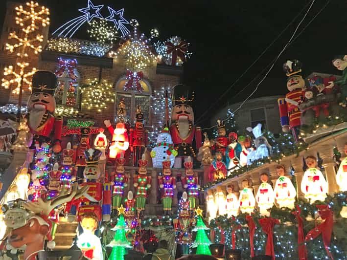 Brooklyn: Dyker Heights Christmas Walking Tour - My Verdict on the Christmas Lights Tour
