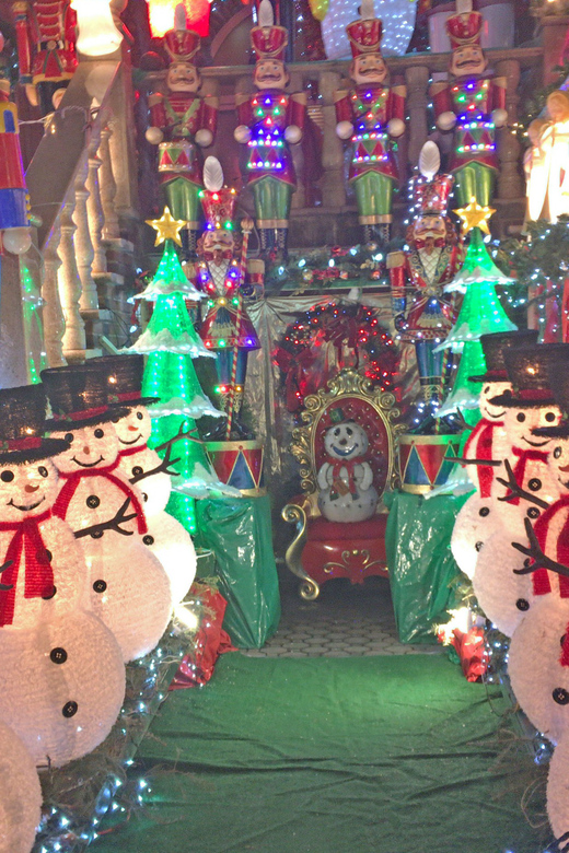 Brooklyn: Dyker Heights Christmas Walking Tour - Starting at Gigi’s Bakery on 4th Avenue