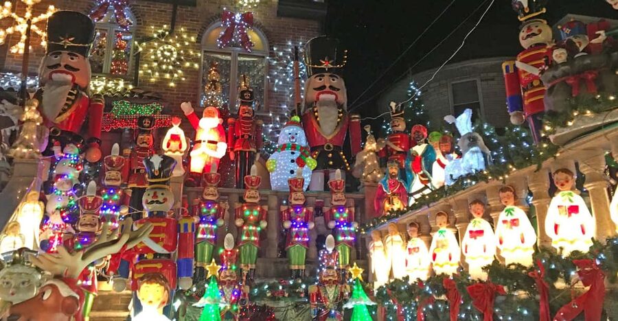 Brooklyn: Dyker Heights Christmas Walking Tour - Seventy-Five Minutes Among the Decorated Homes