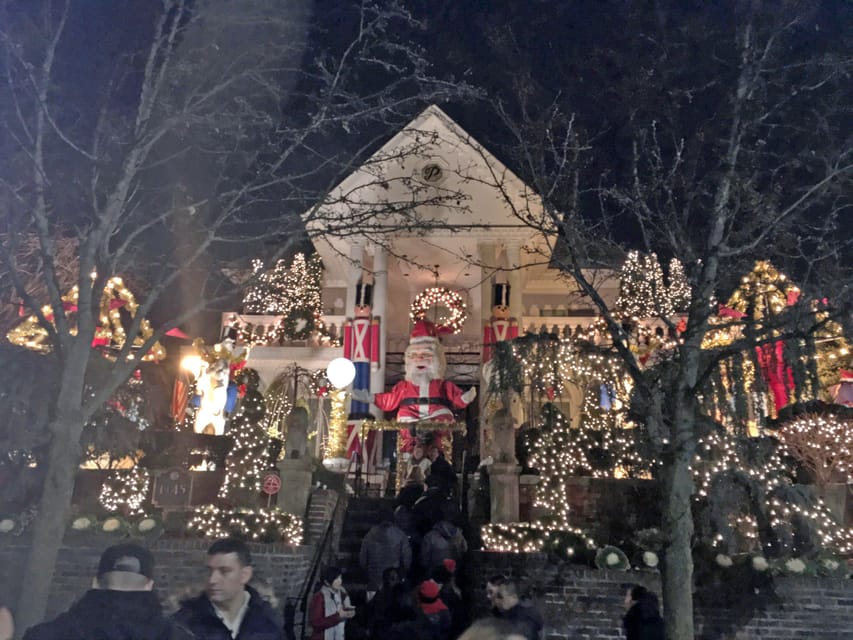 Brooklyn: Dyker Heights Christmas Walking Tour - The First 15 Minutes: Leaving the Meeting Point for the Lights