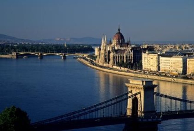 Budapest Christmas Market Tour with Basilica visit & Chimney cake - Key points to know before booking