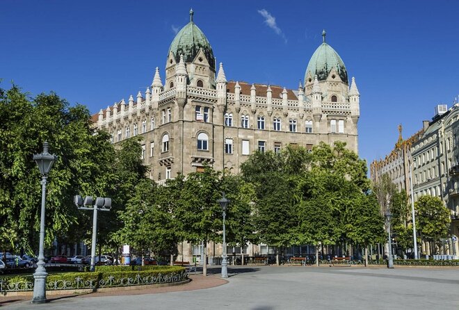 Budapest Christmas Walking Tour & Entry to St Stephen's Basilica - Starting beside the State Opera House at 3pm