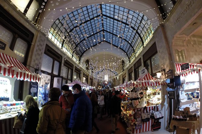 Budapest Christmas Walking Tour & Entry to St Stephen's Basilica - Winter clothing and practical planning