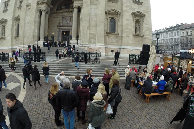 Budapest Christmas Walking Tour & Entry to St Stephen's Basilica - Chimney cake, mulled wine, and Hungarian food customs