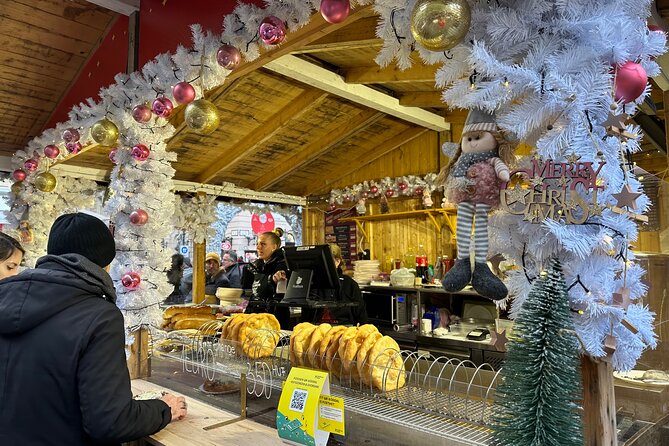 Budapest Wonderland - A Christmas Market Tour with Chimney Cake & Mulled Wine - Why the guide matters more than the route