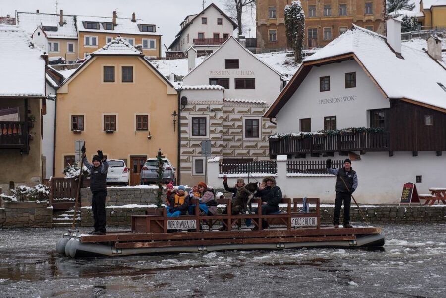 Český Krumlov: Advent Wooden Raft River Cruise - Is the 30-minute raft ride worth booking?