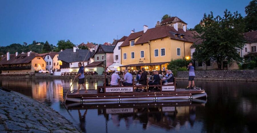 Český Krumlov: Advent Wooden Raft River Cruise - The route and its short dock stop