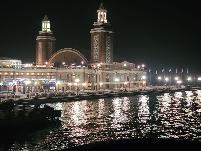 Chicago: Christmas Eve Lake Michigan Gourmet Dinner Cruise - The three-course Christmas Eve menu
