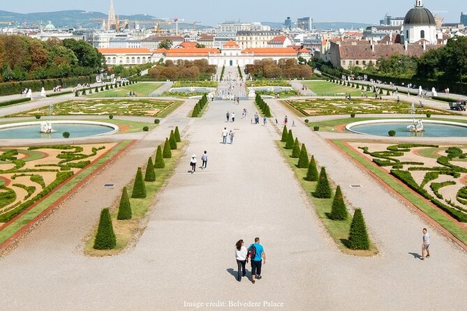 Christmas at Belvedere: 3hr Private Tour of Upper Palace & Market - What the private format changes