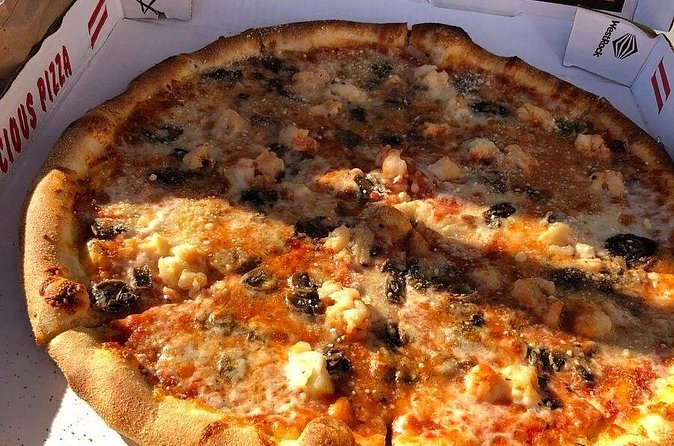 Christmas Cove and Pizza Pi Happy Hour Sail Tour - What the $185 price really covers