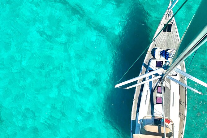 Christmas Cove and Pizza Pi Happy Hour Sail Tour - Sailing out from American Yacht Harbor