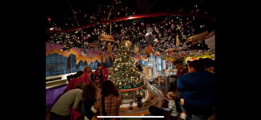 Christmas in New York: Iconic Holiday Lights Tour - Grand Central’s holiday interior
