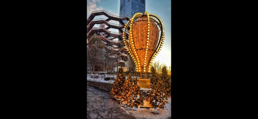 Christmas in New York: Iconic Holiday Lights Tour - Rockefeller Center gives you the classic finish