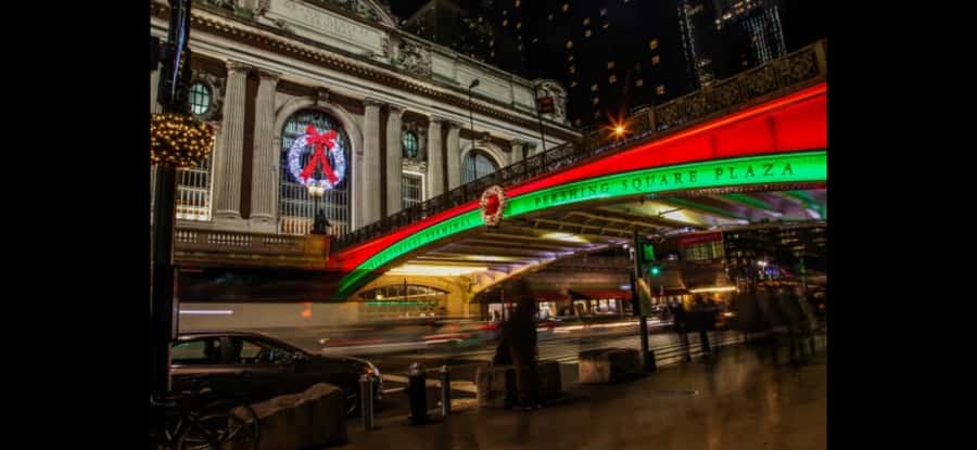 Christmas in New York: Pedicab Tour & Rockefeller Tree - Music, stories, and the guide’s role