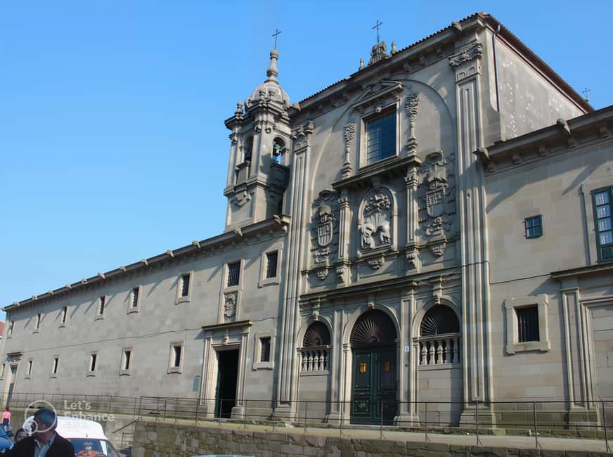 Christmas in Santiago de Compostela: a tour among lights and stone - Starting at the Carreira do Conde market