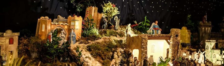 Christmas in Santiago de Compostela: a tour among lights and stone - The Annunciation at Las Mercedarias