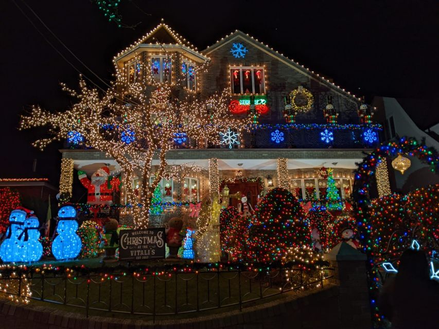 Christmas Light Night tour - Seeing the giant displays in Dyker Heights and Bay Ridge