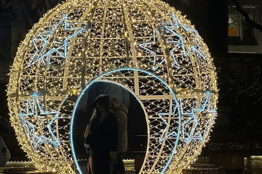 Christmas Lights Taxi Tour with Hotel Pickup - Mayfair, Belgravia, and Bond Street