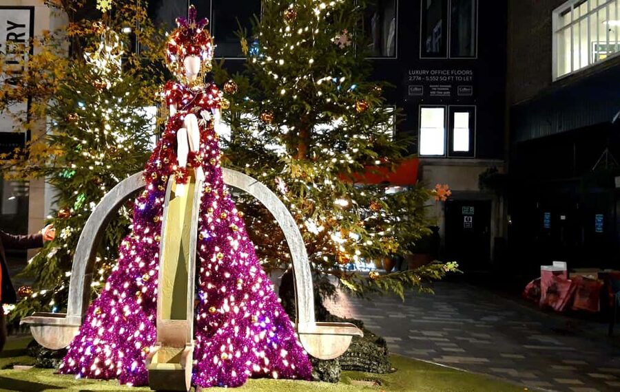 Christmas Lights Taxi Tour with Hotel Pickup - Covent Garden, Leicester Square, and South Bank
