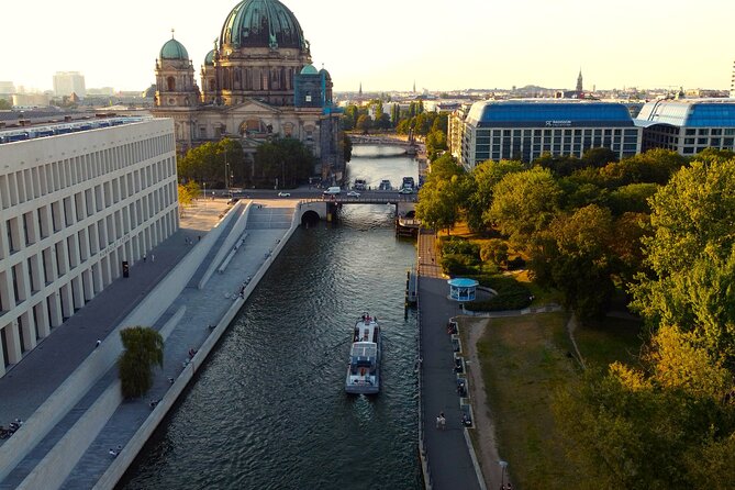Christmas magic on the Spree - Tiergarten and the first stretch along the Spree