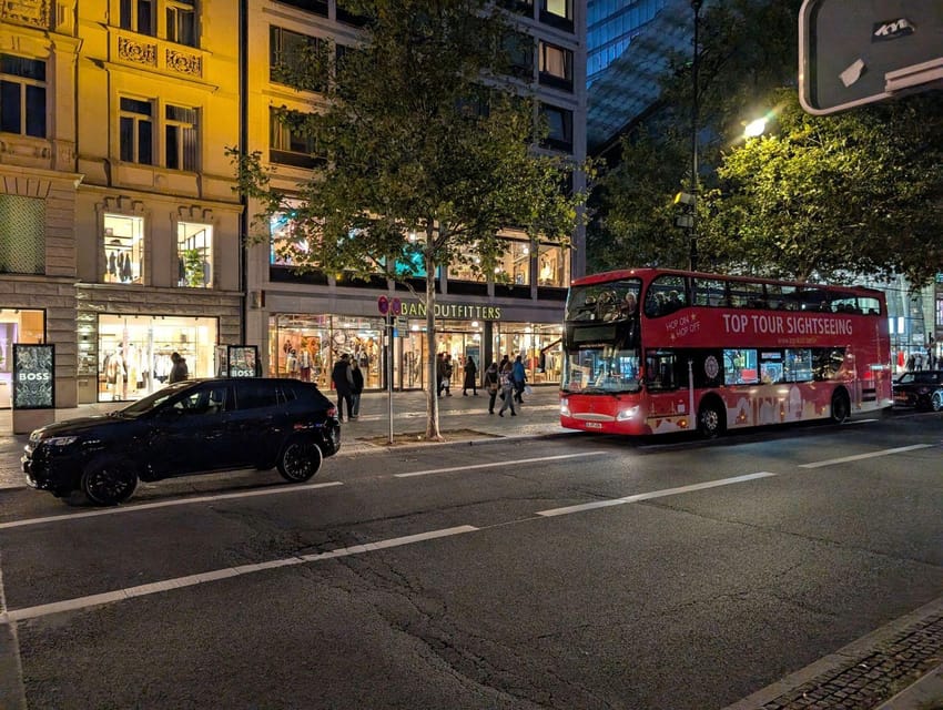 Christmas market lights tour bus through Berlin, free mulled wine (2.5 hours) - Who should book this evening ride