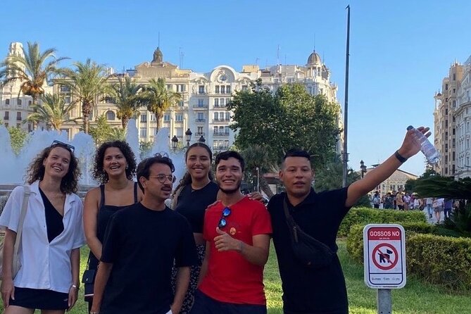 Christmas Tapas and Wine Tour in Valencia - Timing, group size, and practical planning