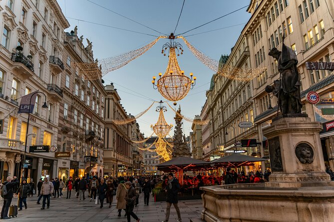 Christmas Walk Vienna : 5 Markets & Old Town in 3h (EN/DE) - Mariahilfer Kirche starts the evening gently