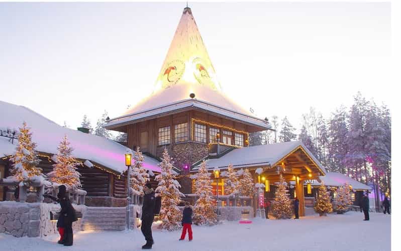 City tour and Santa Claus village visit in Lapland - Meeting at Santa Claus Hotel on the main square