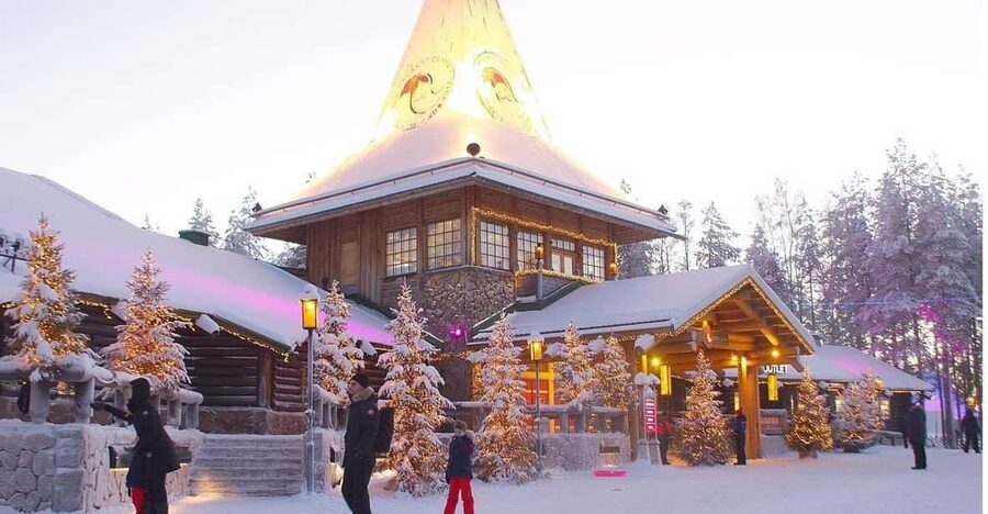 City tour and Santa Claus village visit in Lapland - Hearing how Rovaniemi became Santa’s city