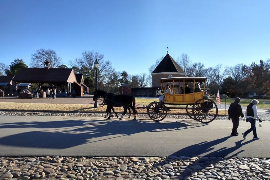 Colonial Williamsburg: Christmas Walking Tour - Starting beside the Capitol Building