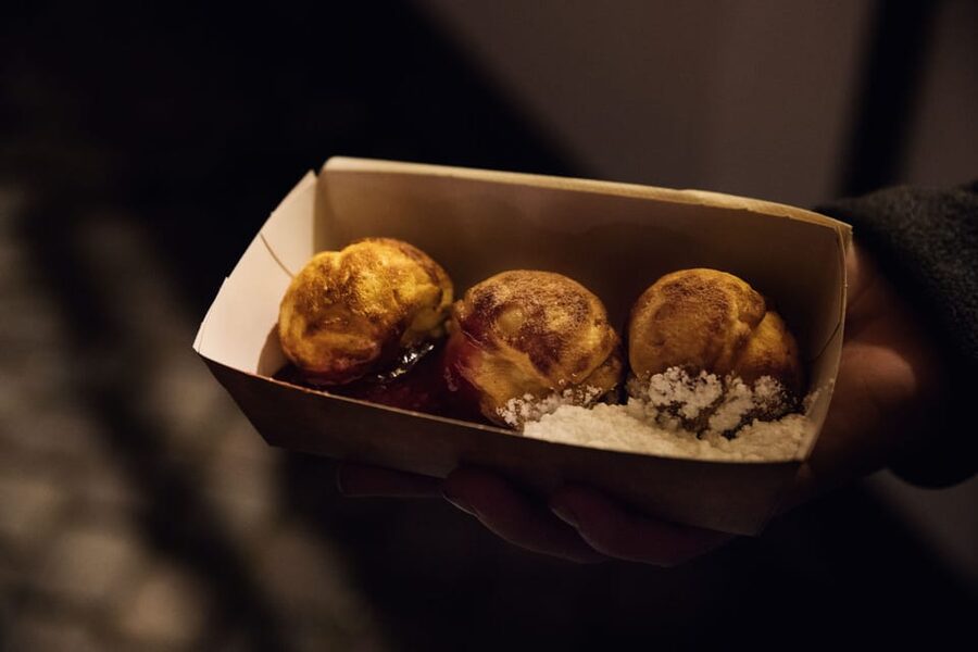 Copenhagen: Christmas Walking Tour with Treats and Drinks - What the three-hour format means for you