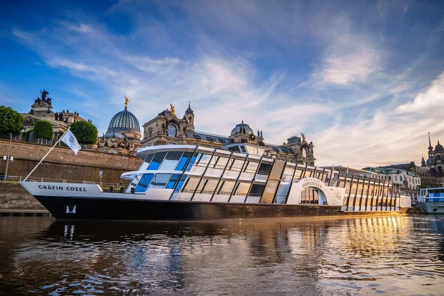 Dresden: Christmas Lunch - festive river cruise - The three-course Christmas meal
