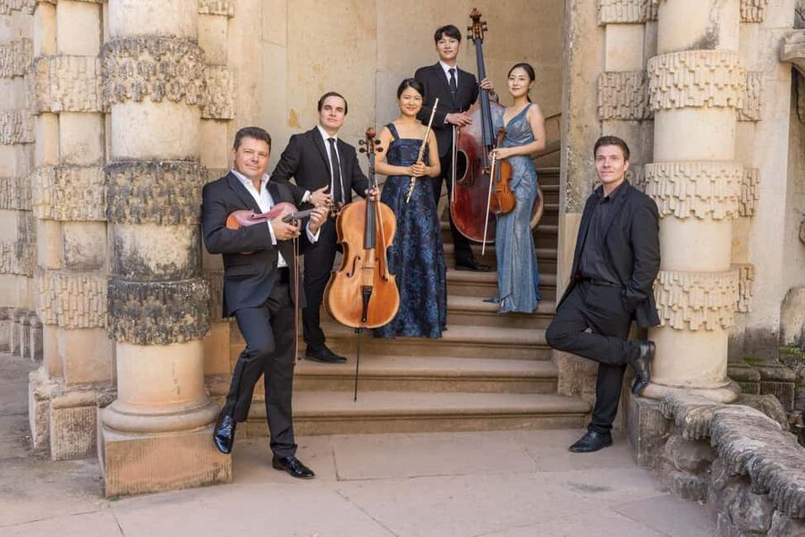 Dresden: New Year's Eve Concert at the Zwinger - Is the performance formal or easygoing?